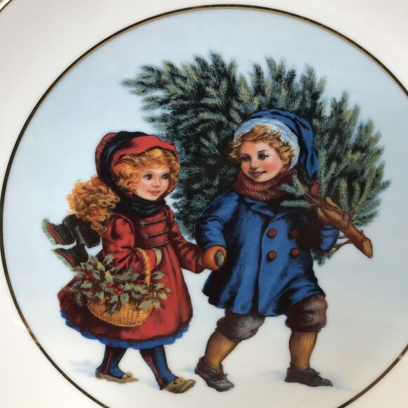1981 Avon First Edition Sharing the Christmas Spirit Christmas Memories 9" Plate - Picture 4 of 6